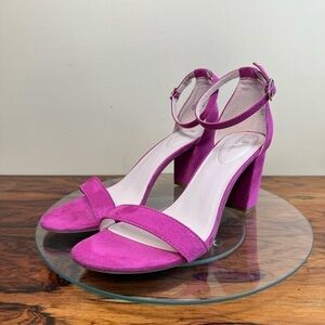 BANDOLINO Women's Armory Dress Sandals - Magenta Faux Suede